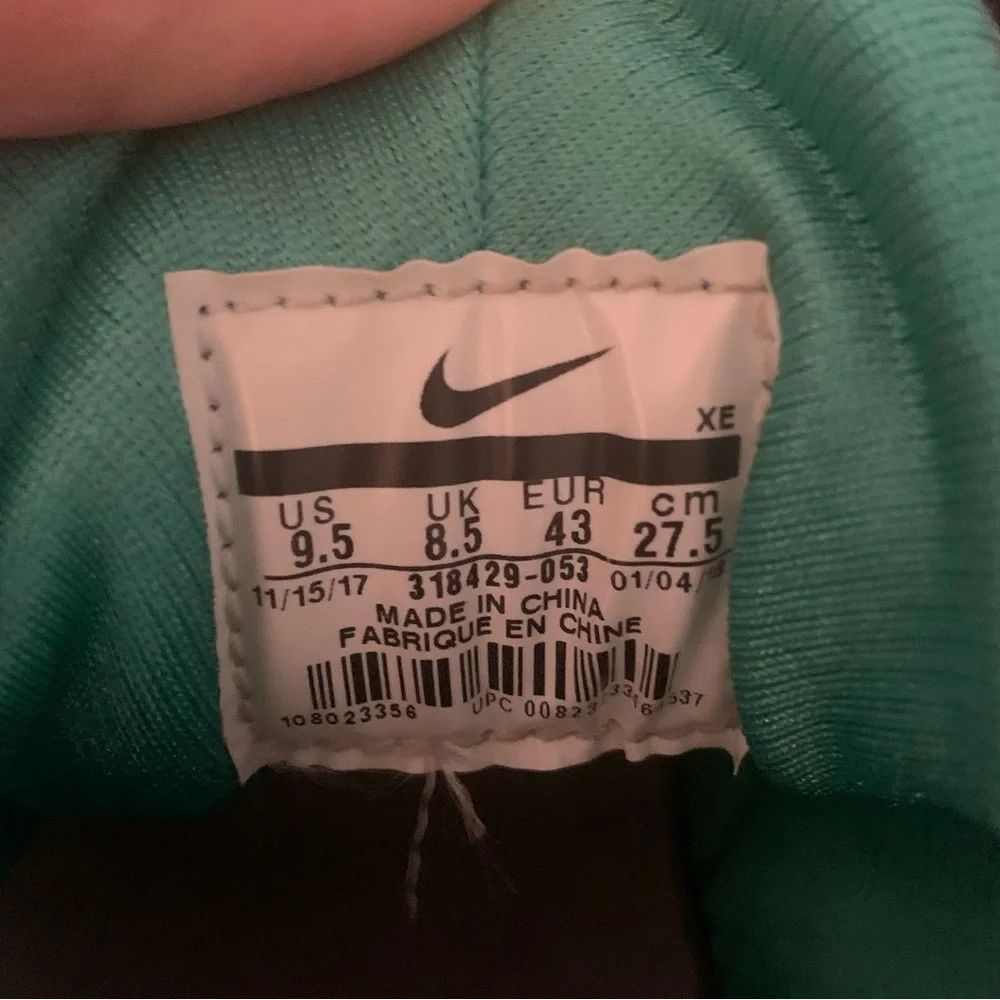 Nike Gray Athletic Shoes for Performance - Picture 6 of 7
